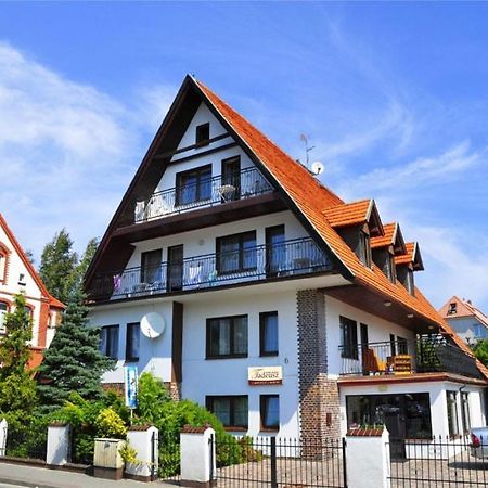 Pensjonat Tadeusz I Apartamenty W Darlowku Darłówko Exterior foto