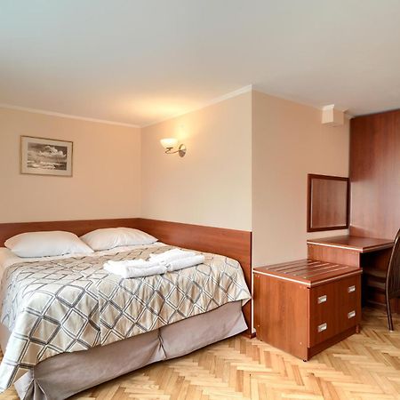 Pensjonat Tadeusz I Apartamenty W Darlowku Darłówko Exterior foto