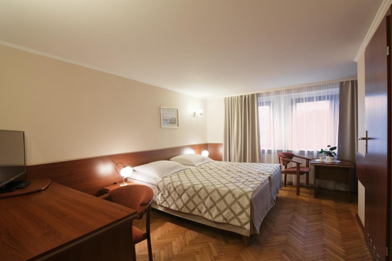 Pensjonat Tadeusz I Apartamenty W Darlowku Darłówko Exterior foto