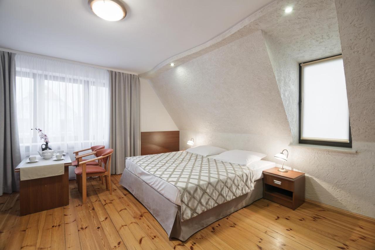 Pensjonat Tadeusz I Apartamenty W Darlowku Darłówko Exterior foto