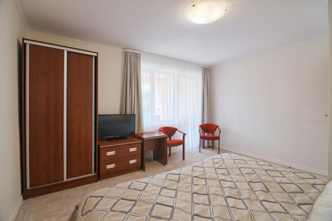 Pensjonat Tadeusz I Apartamenty W Darlowku Darłówko Exterior foto