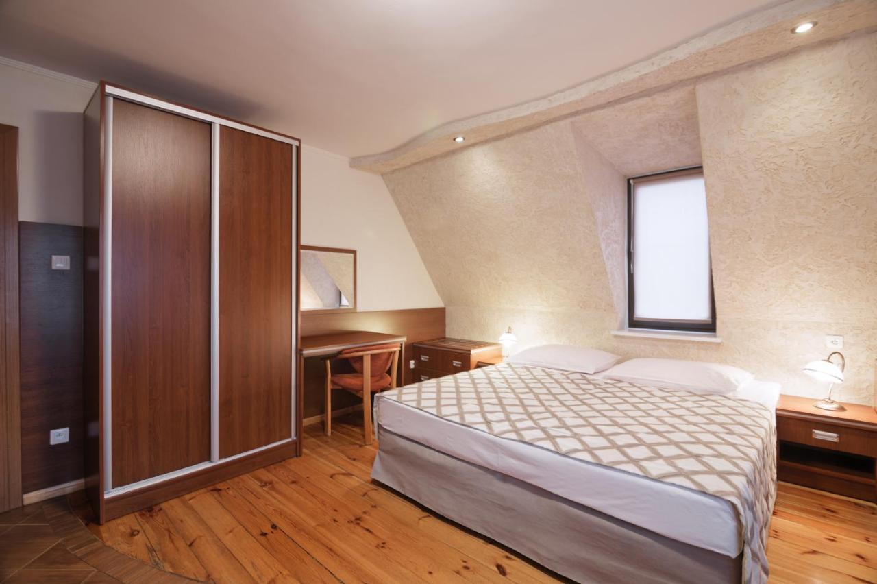 Pensjonat Tadeusz I Apartamenty W Darlowku Darłówko Exterior foto