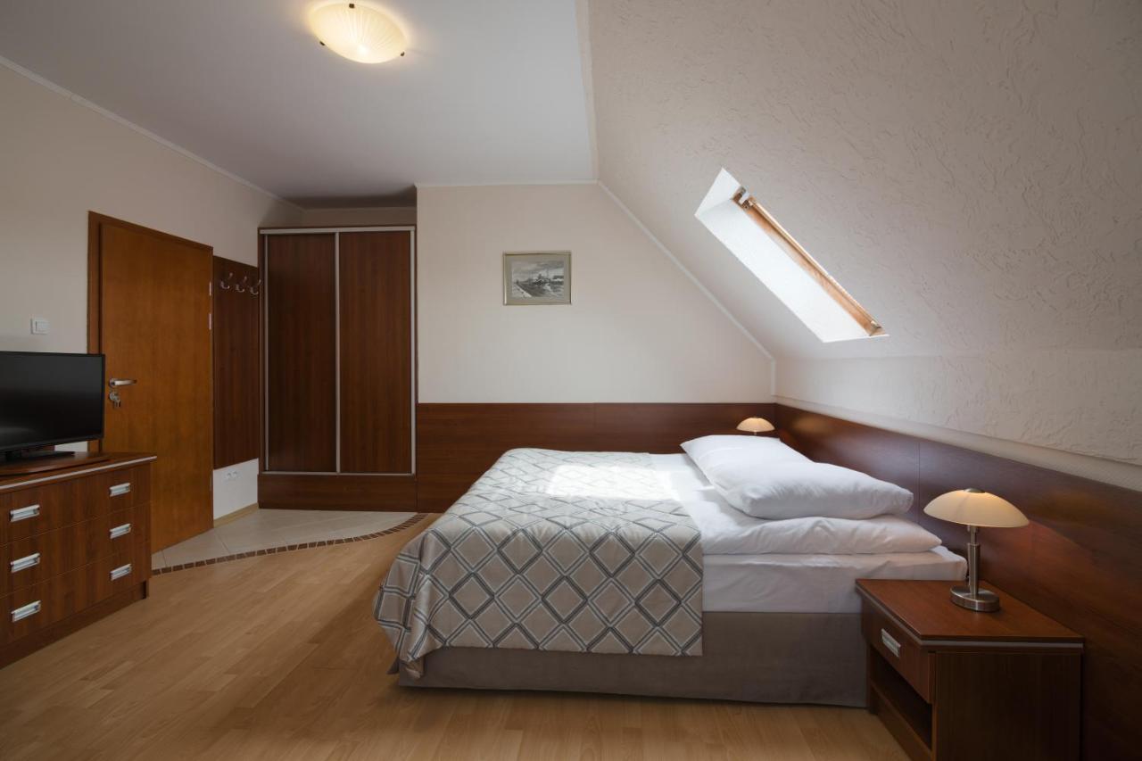 Pensjonat Tadeusz I Apartamenty W Darlowku Darłówko Exterior foto