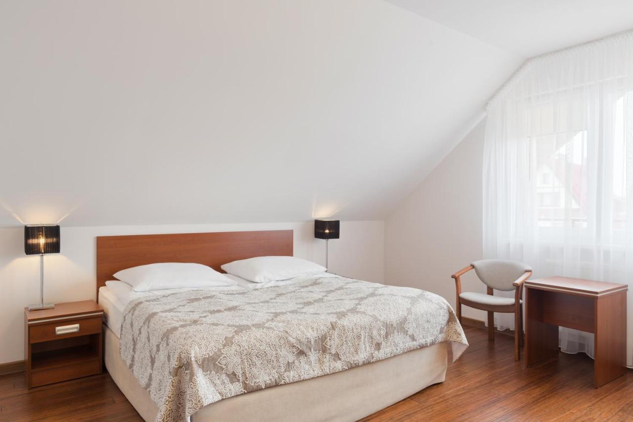 Pensjonat Tadeusz I Apartamenty W Darlowku Darłówko Exterior foto