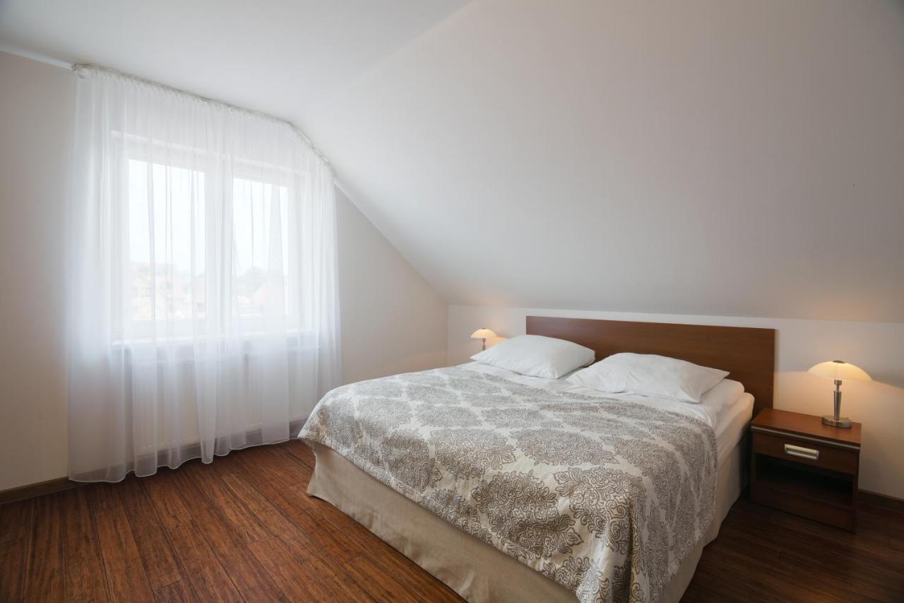 Pensjonat Tadeusz I Apartamenty W Darlowku Darłówko Exterior foto