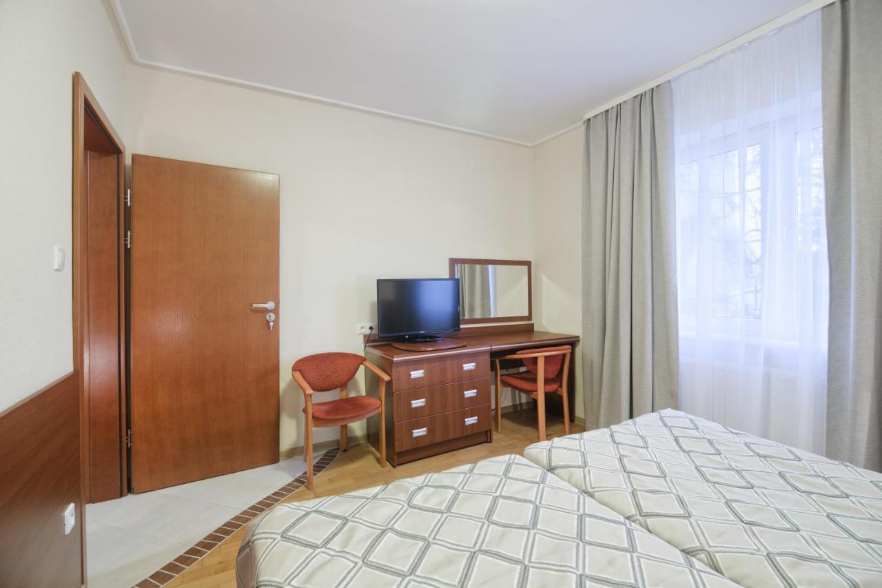 Pensjonat Tadeusz I Apartamenty W Darlowku Darłówko Exterior foto