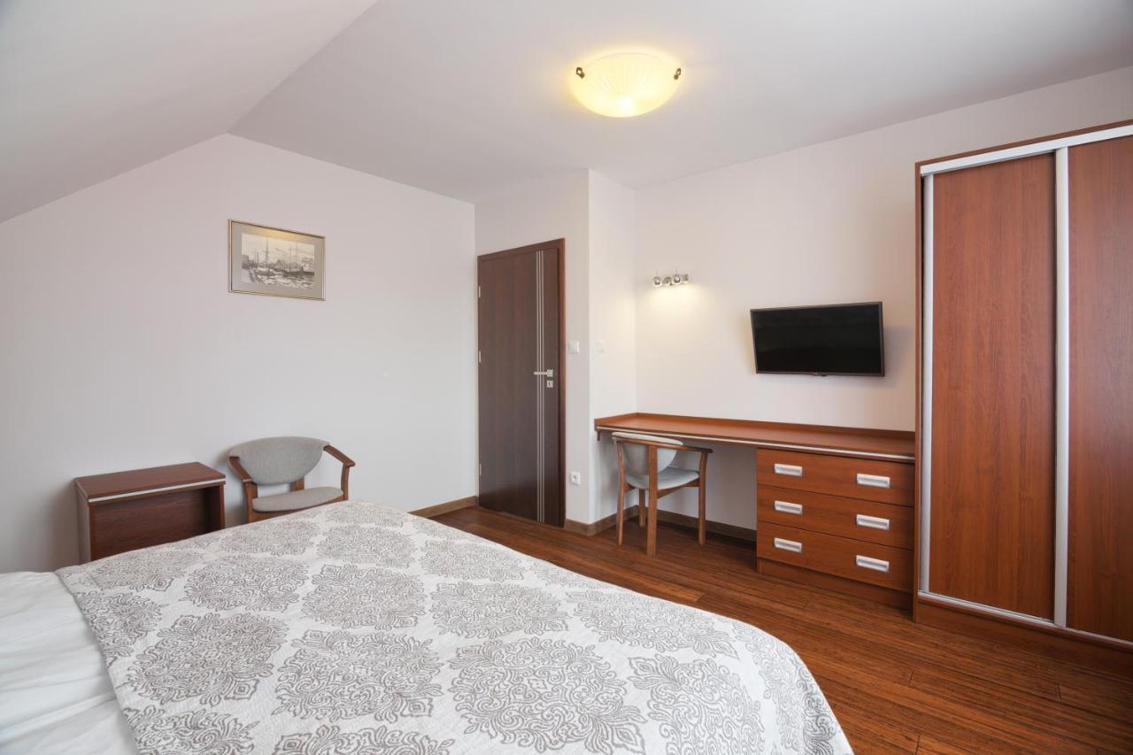 Pensjonat Tadeusz I Apartamenty W Darlowku Darłówko Exterior foto