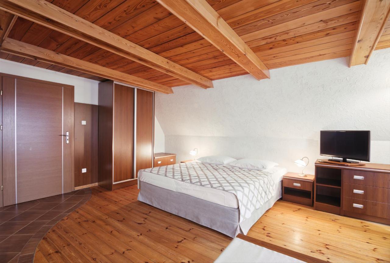 Pensjonat Tadeusz I Apartamenty W Darlowku Darłówko Exterior foto
