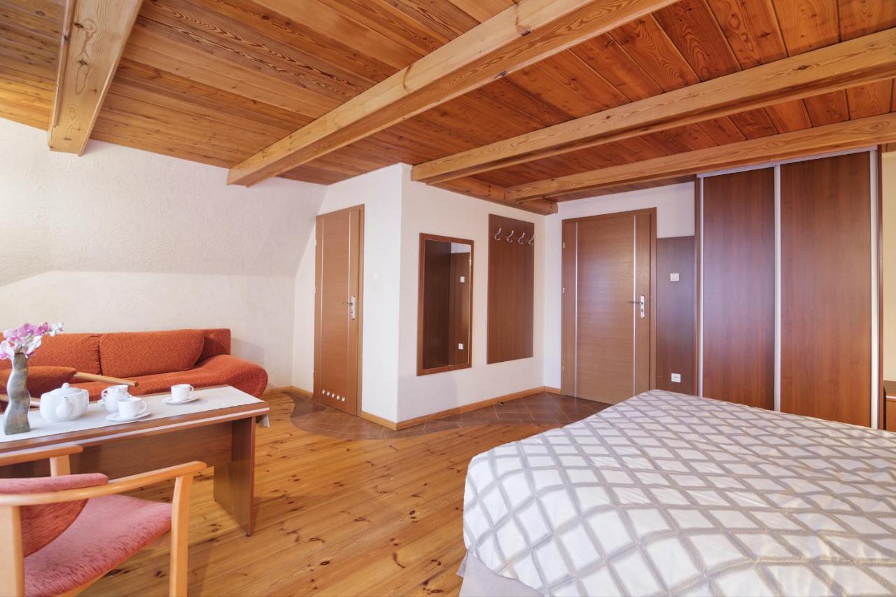 Pensjonat Tadeusz I Apartamenty W Darlowku Darłówko Exterior foto