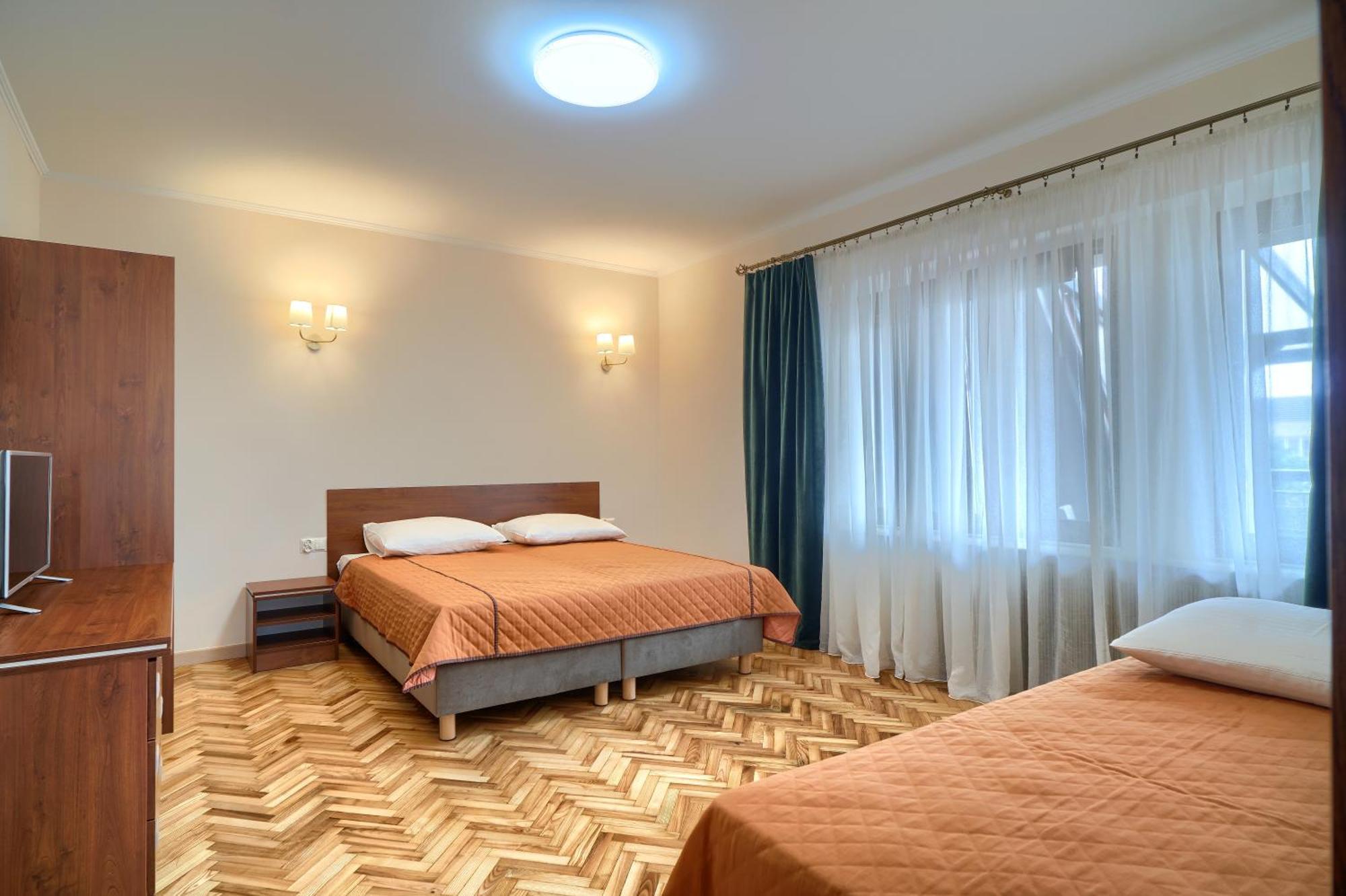 Pensjonat Tadeusz I Apartamenty W Darlowku Darłówko Exterior foto