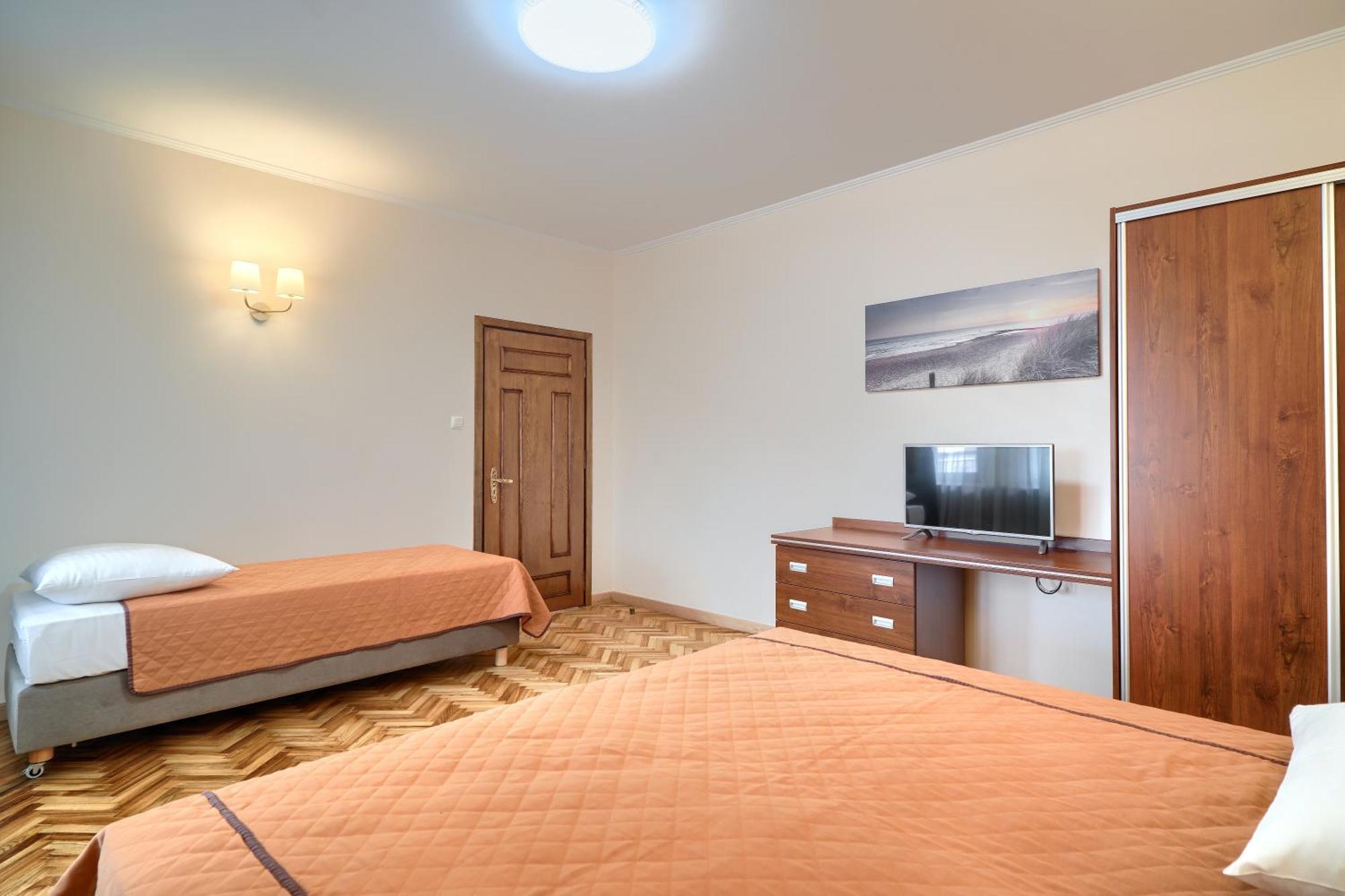 Pensjonat Tadeusz I Apartamenty W Darlowku Darłówko Exterior foto