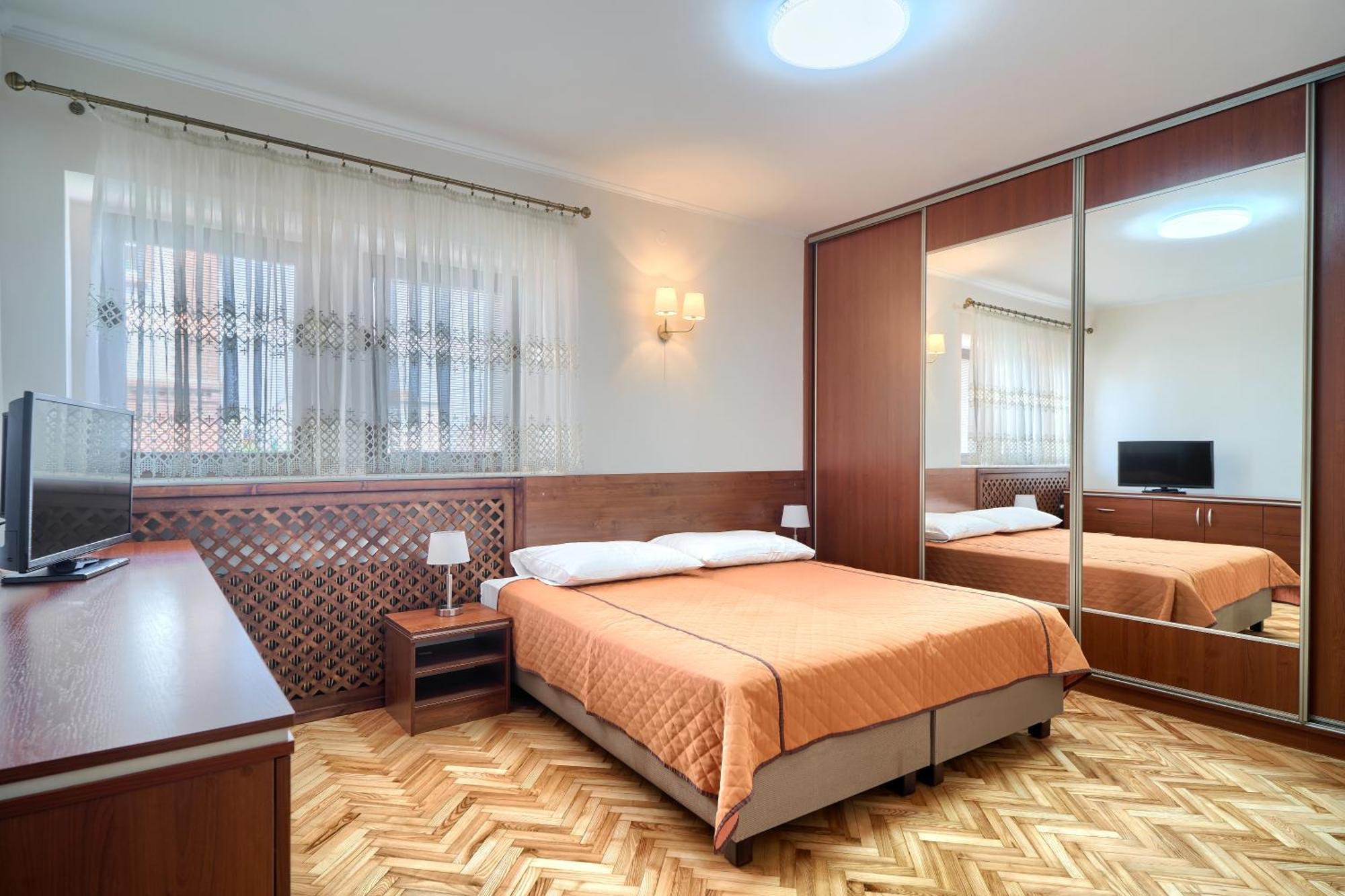 Pensjonat Tadeusz I Apartamenty W Darlowku Darłówko Exterior foto