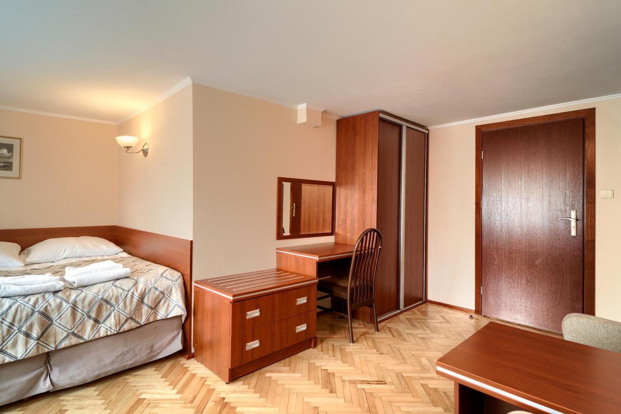 Pensjonat Tadeusz I Apartamenty W Darlowku Darłówko Exterior foto