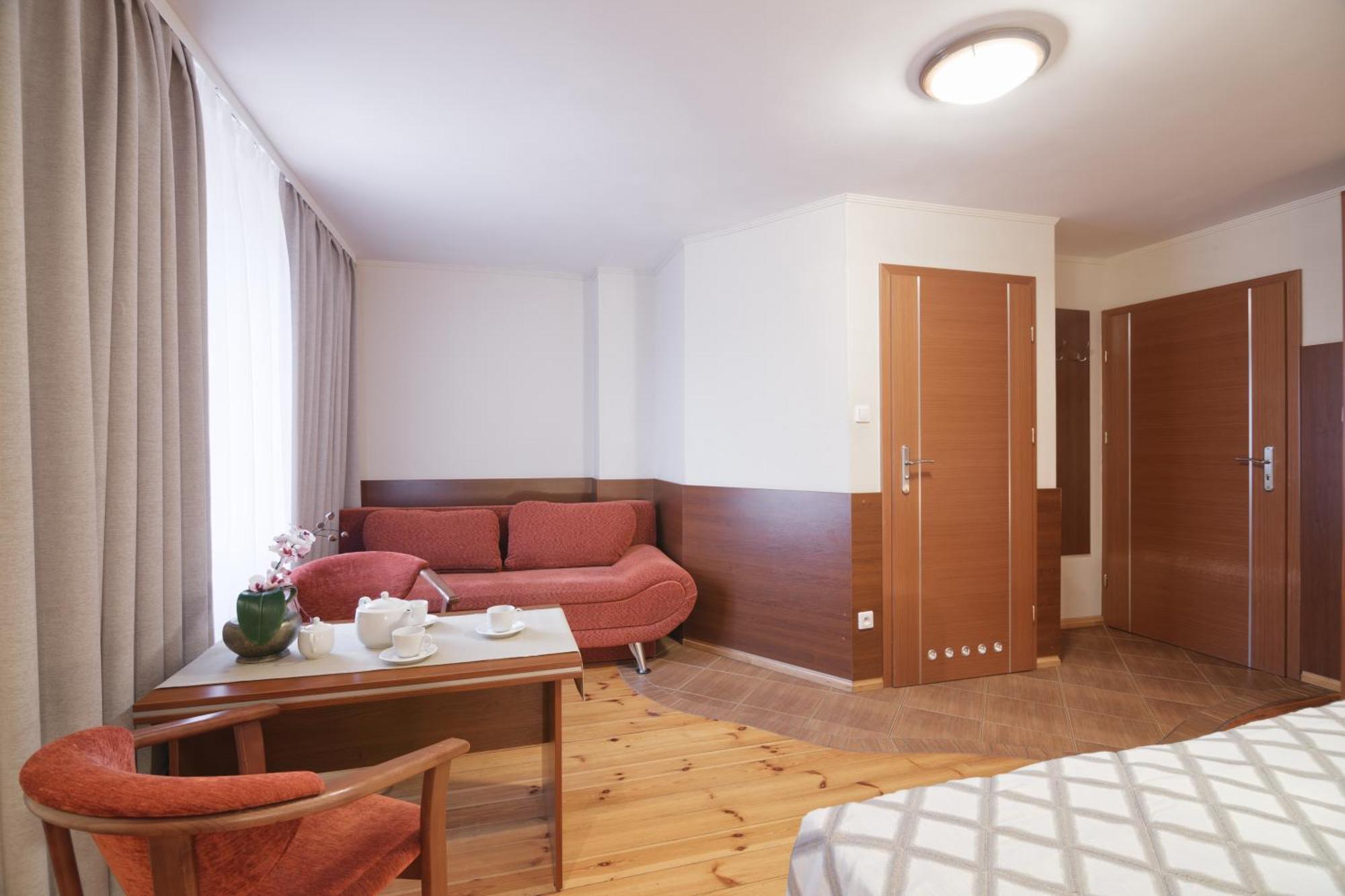 Pensjonat Tadeusz I Apartamenty W Darlowku Darłówko Exterior foto